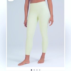 Lululemon NWOT Wunder Under Size 4 Creamy Mint 24 length Asia Fit
